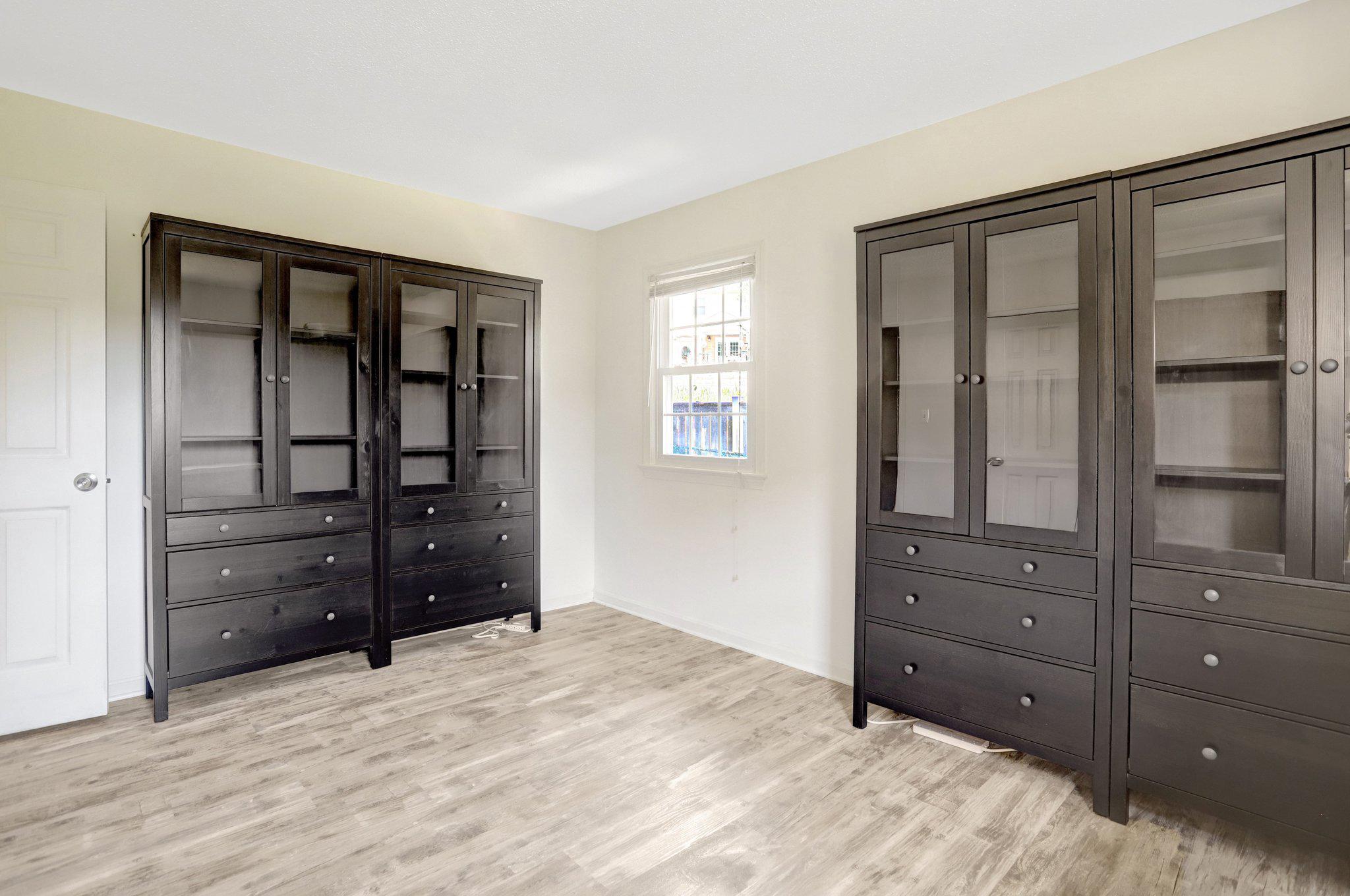 6515 Riefton Court Alexandria, VA 22310 - Photo 9 of 16 Primary bedroom with en-suite half bath.