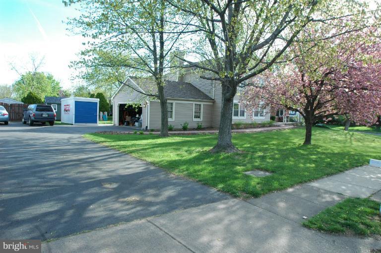 4331 Cub Run Road Chantilly, VA 20151 - Photo 1 of 30 a front view of house with yard and green space