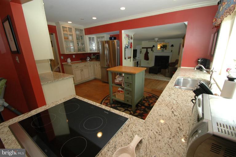 4331 Cub Run Road Chantilly, VA 20151 - Photo 19 of 30 a living room with furniture