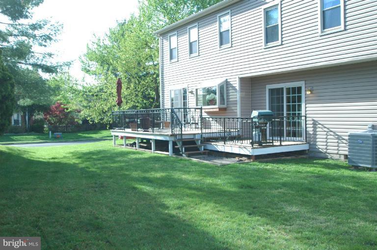 4331 Cub Run Road Chantilly, VA 20151 - Photo 6 of 30 a house view with a sitting space and garden