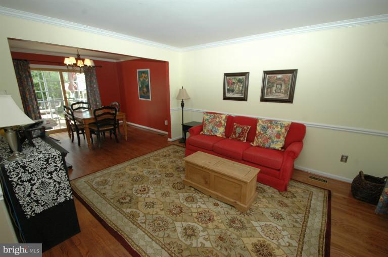 4331 Cub Run Road Chantilly, VA 20151 - Photo 7 of 30 a living room with furniture and a rug