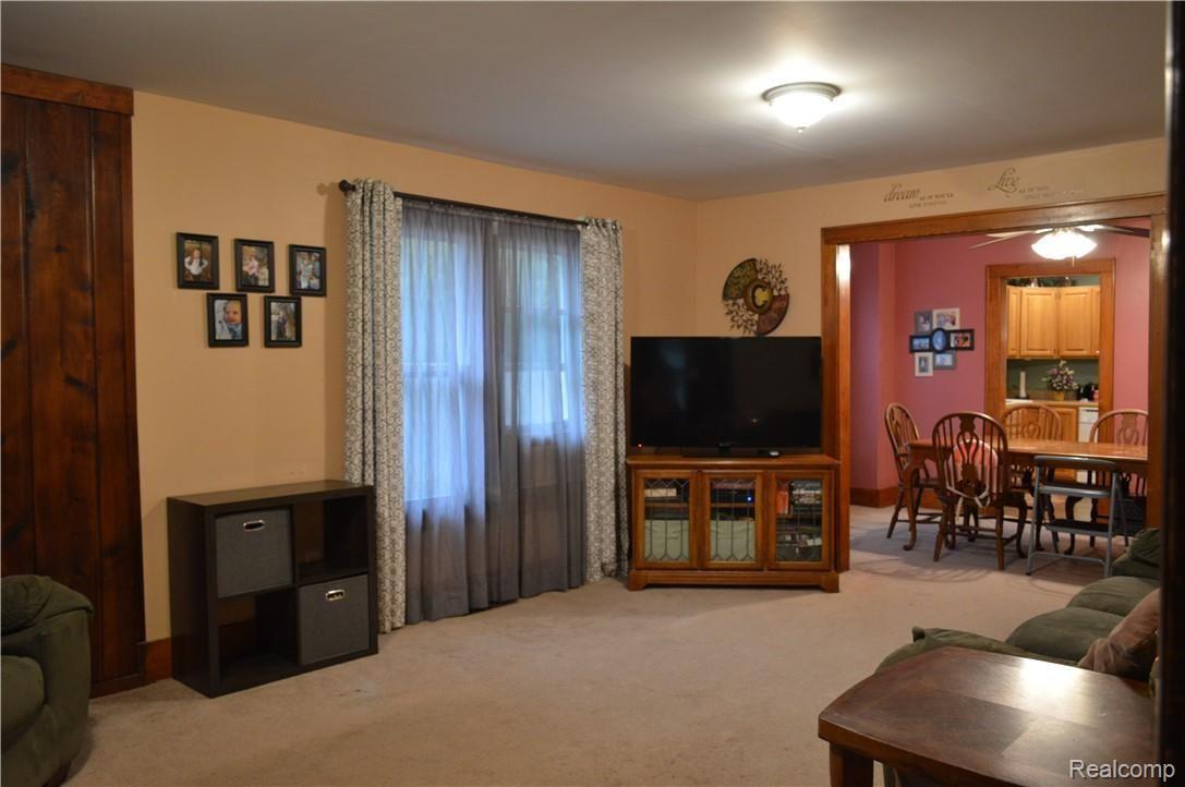 10115 Lapeer Road Davison, MI 48423 - Photo 6 of 24 DSC_0009.JPG