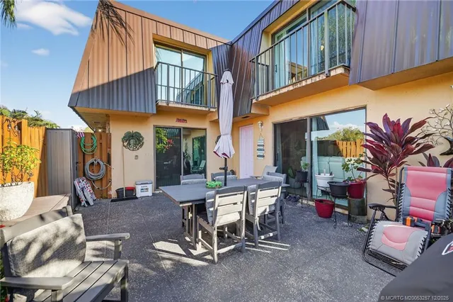 a view of a dinning table and chairs in the patio