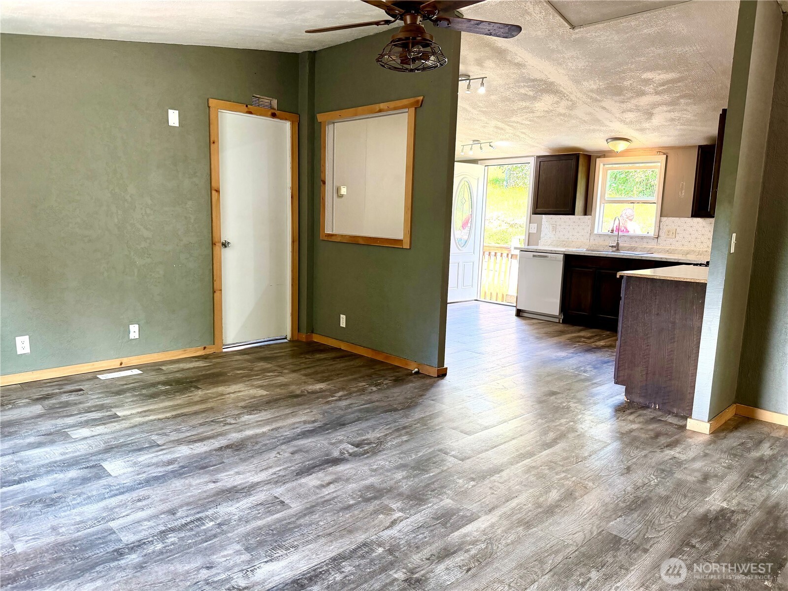 28 North Jacobson Road Cathlamet, WA 98612 - Photo 4 of 37 Gallery Image 4