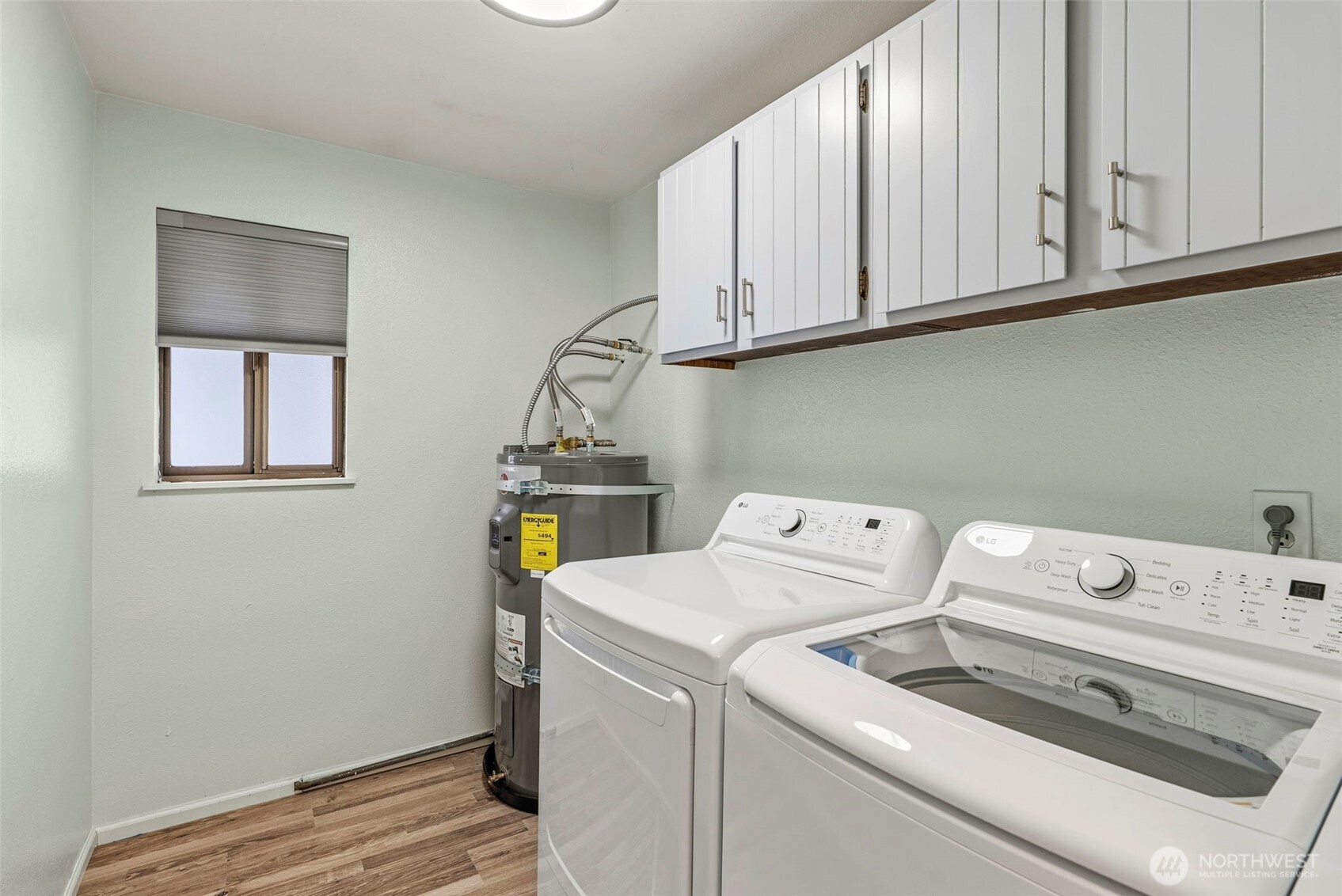 1 Teal Street Longview, WA 98632 - Photo 28 of 36 a utility room with dryer and washer