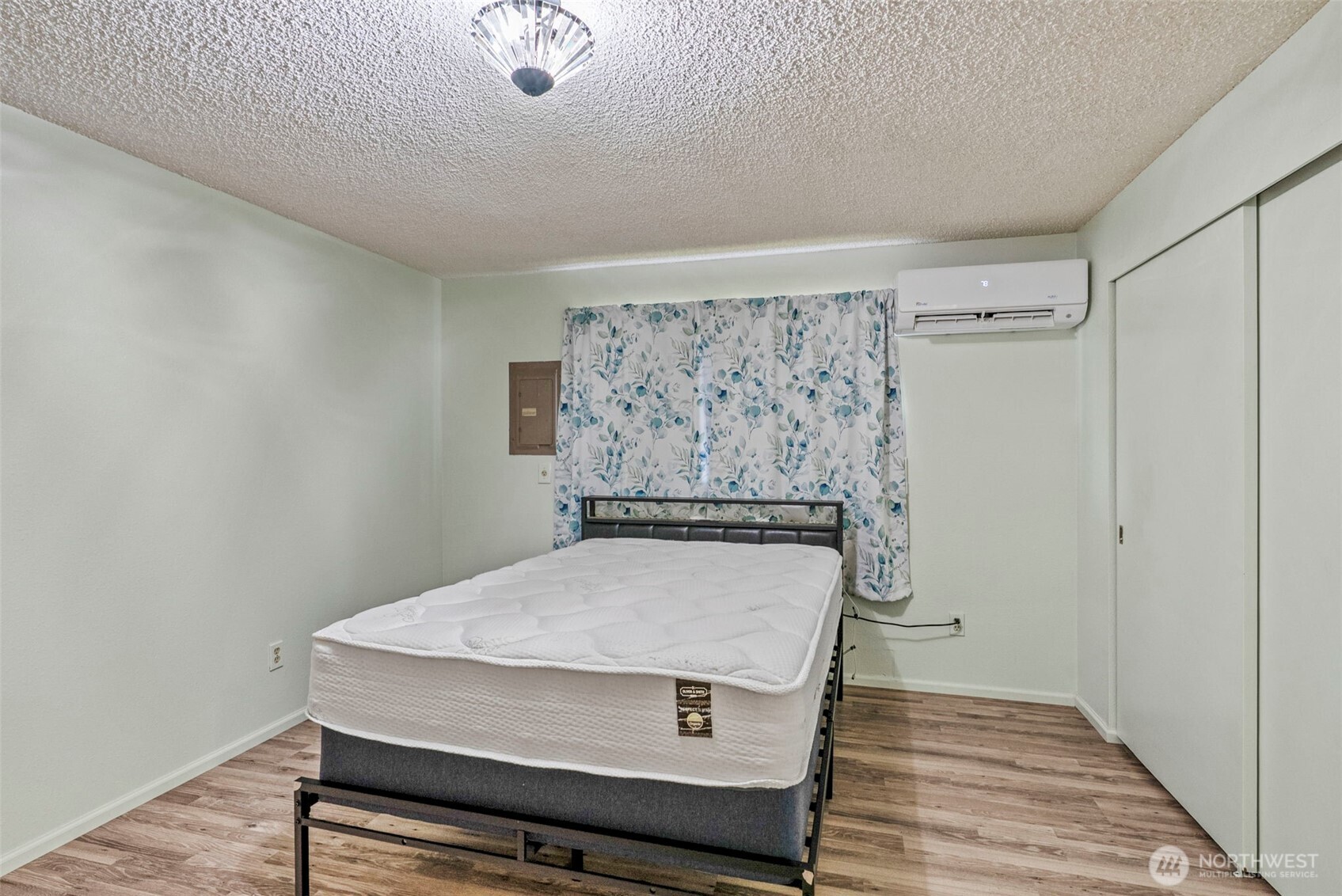 1 Teal Street Longview, WA 98632 - Photo 29 of 36 a room with a table and chairs