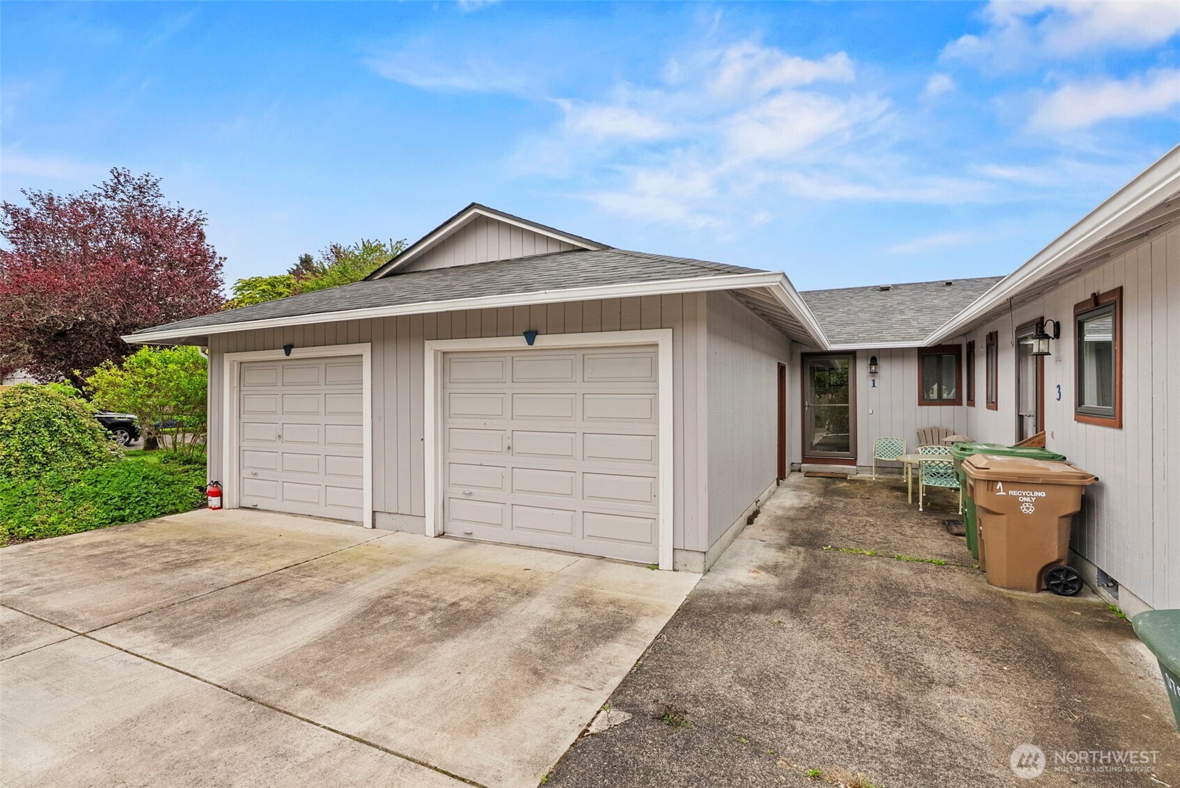 1 Teal Street Longview, WA 98632 - Photo 31 of 36 a front view of a house with a yard and garage