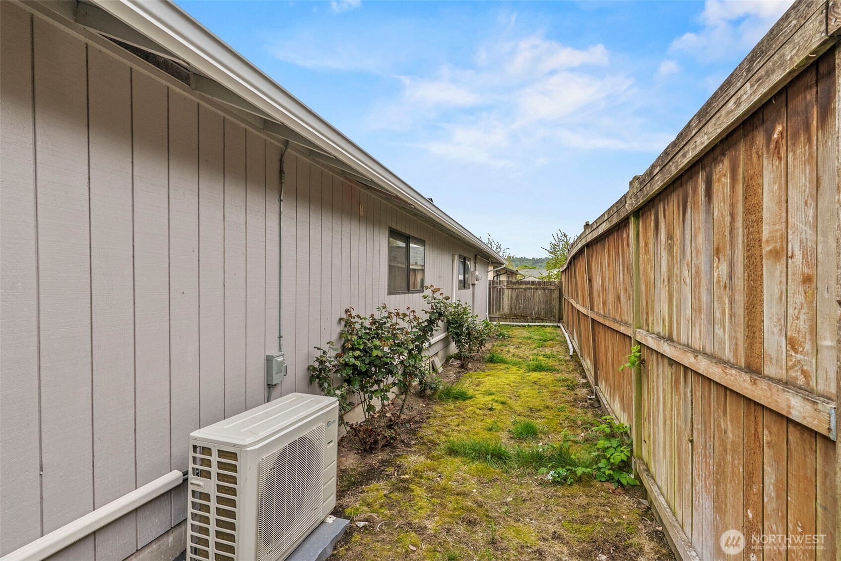 1 Teal Street Longview, WA 98632 - Photo 35 of 36 a yellow house with outdoor space