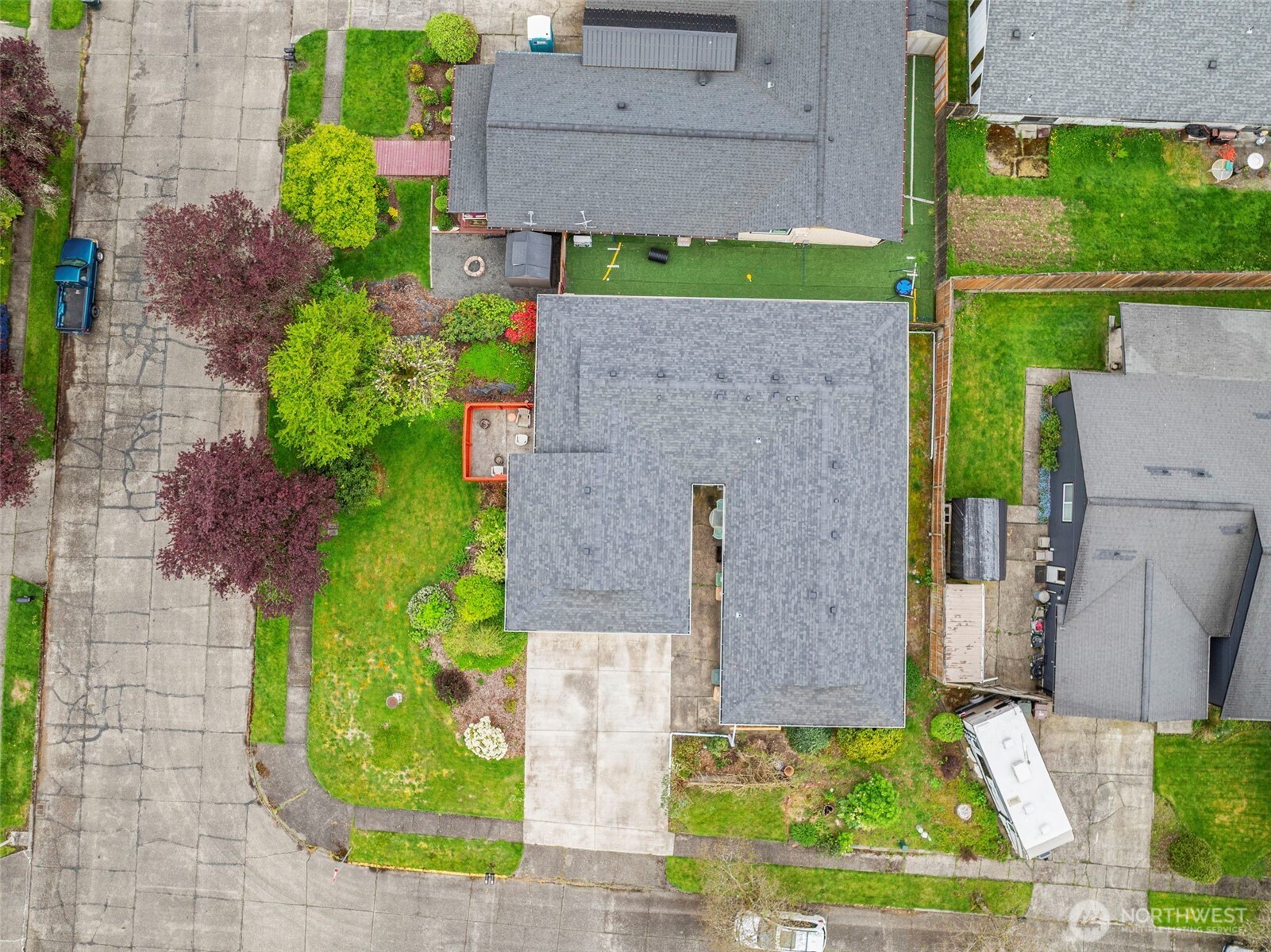 1 Teal Street Longview, WA 98632 - Photo 6 of 36 front view of a house with a yard