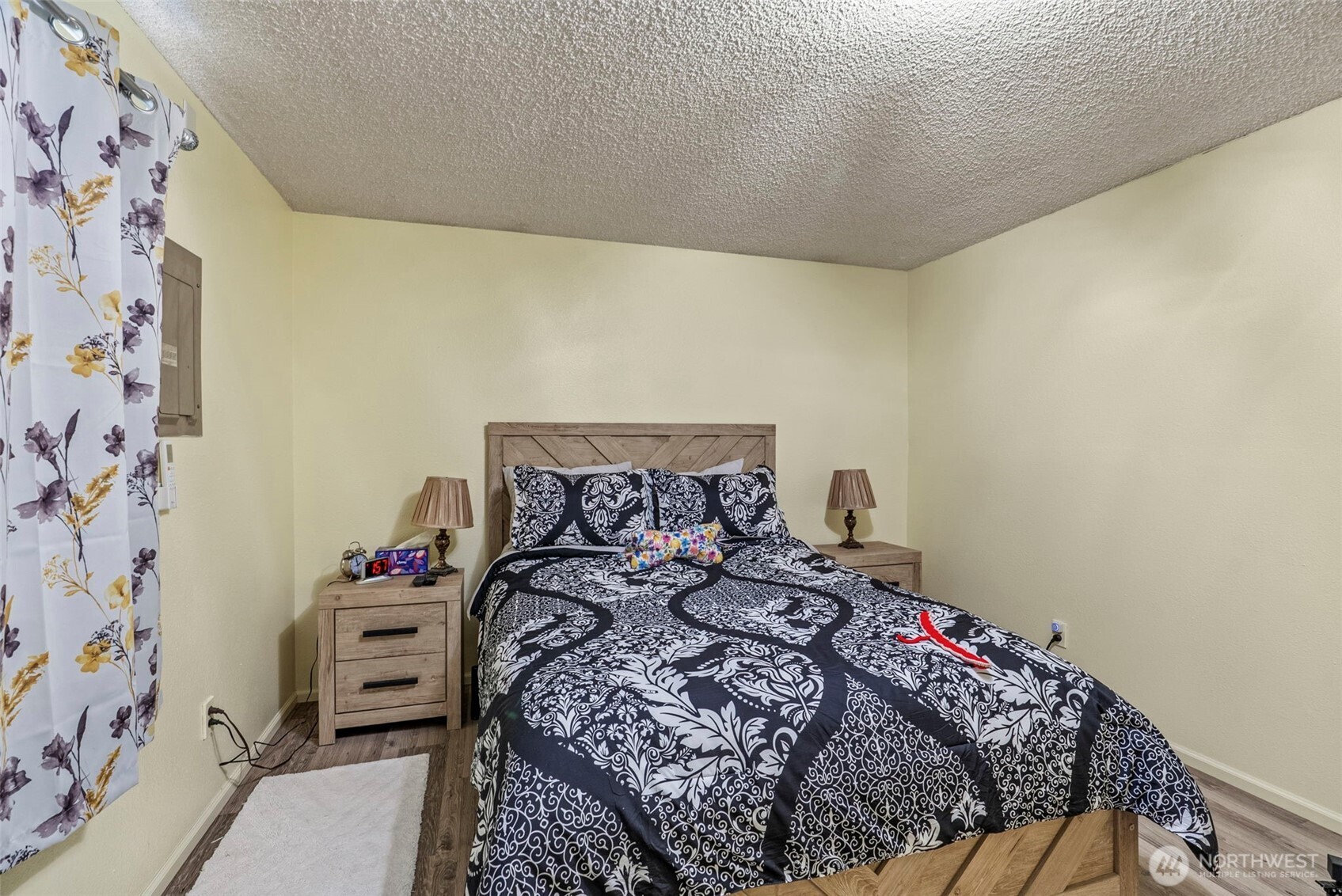 1 Teal Street Longview, WA 98632 - Photo 7 of 36 a bed sitting in a bedroom next to a lamp