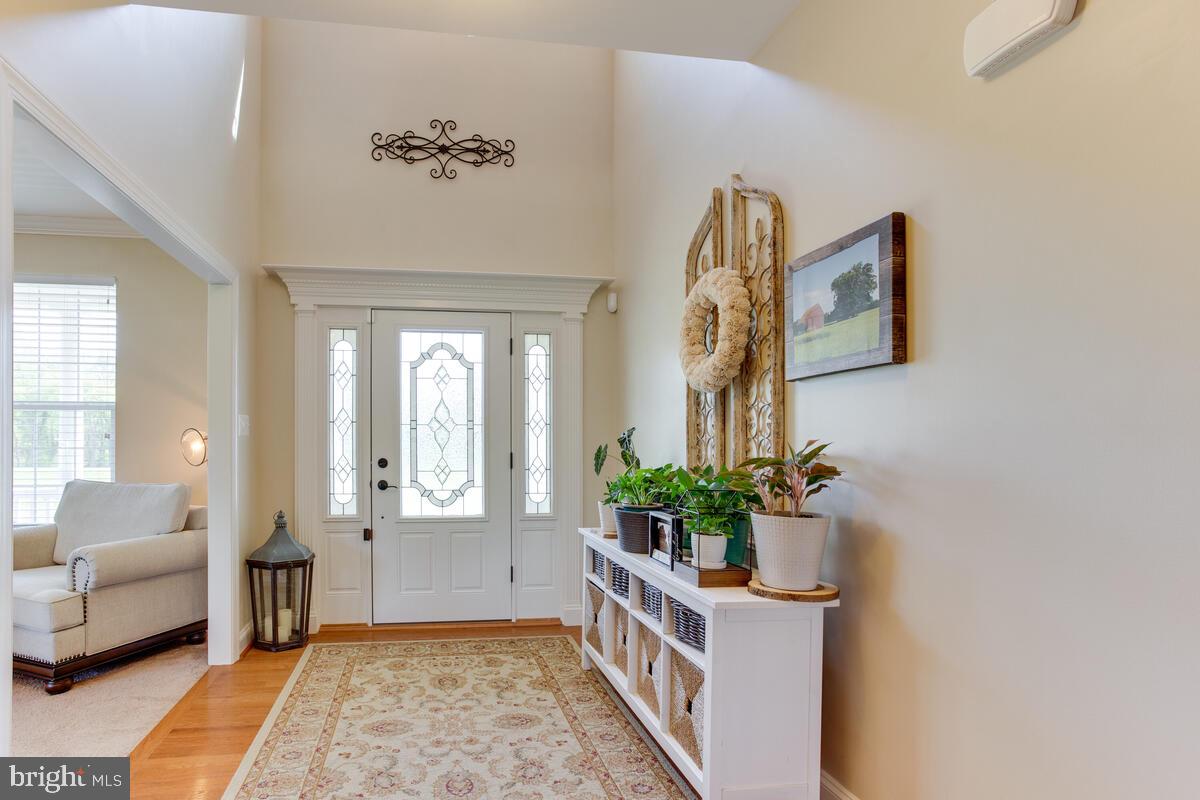378 East Bay Front Road Deale, MD 20751 - Photo 4 of 43 a hallway with a flower pot and a living room