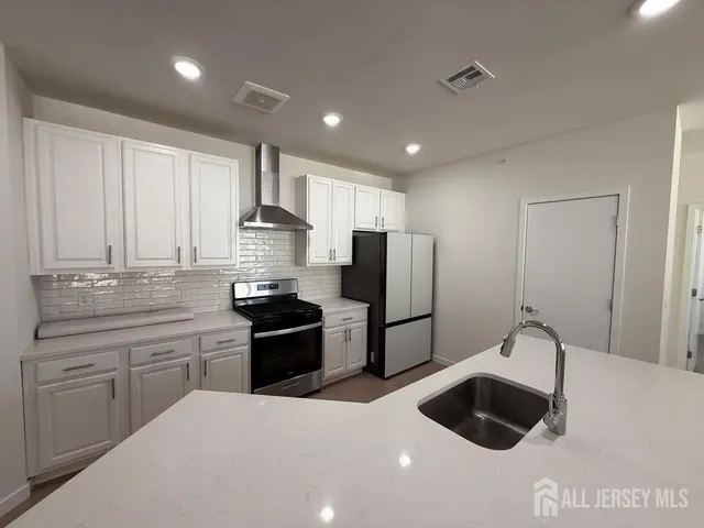 $3,400 | 243 Lohan Drive, Piscataway, NJ 08854