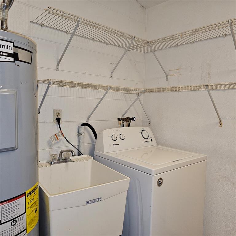 901 8th Street Southwest Ruskin, FL 33570 - Photo 14 of 27 a utility room with dryer and washer
