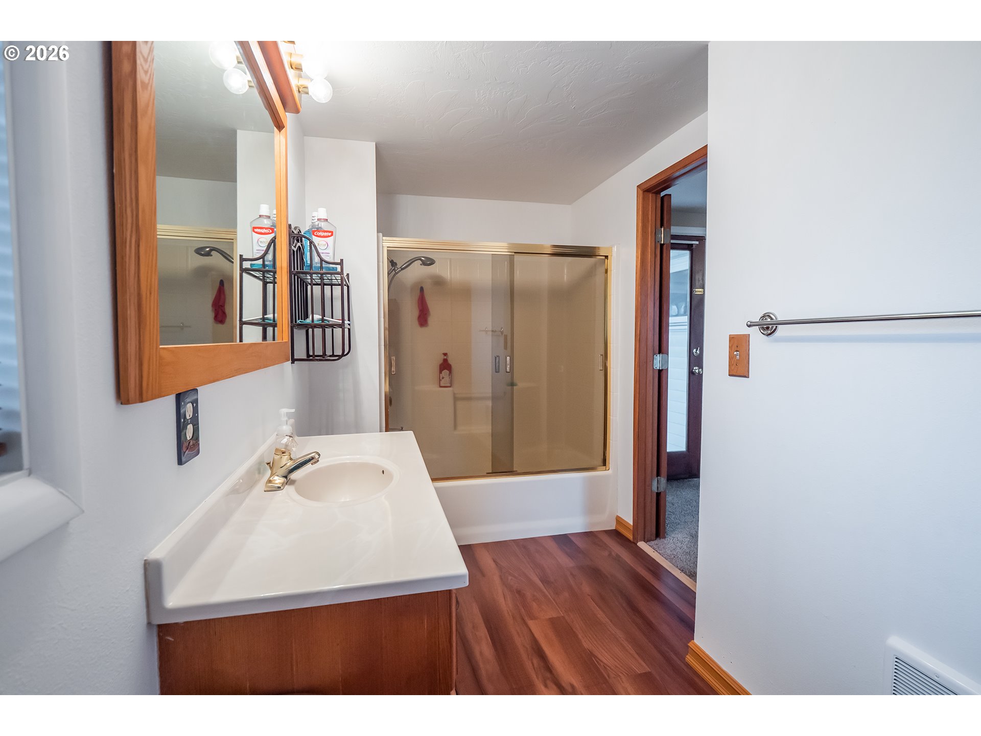 1000 N Street Springfield, OR 97477 - Photo 15 of 32 Attached Bathroom #1