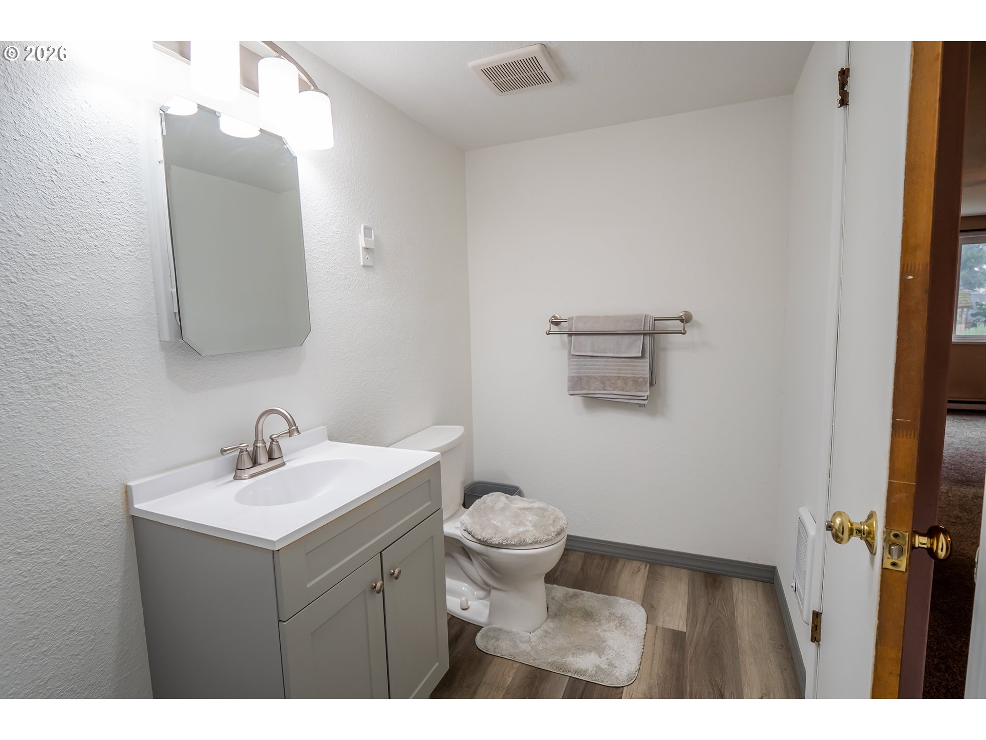 1000 N Street Springfield, OR 97477 - Photo 18 of 32 Bathroom