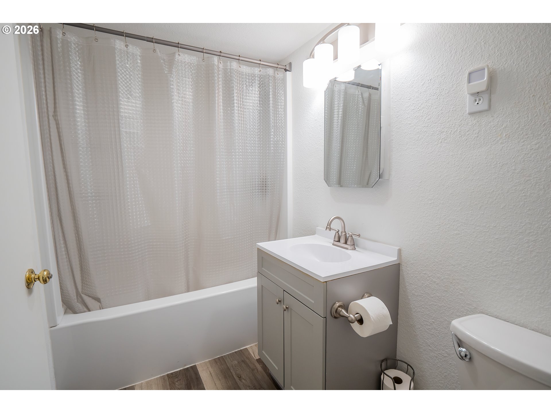1000 N Street Springfield, OR 97477 - Photo 19 of 32 Bathroom
