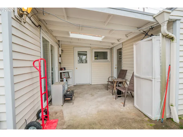 $410,000 | 1000 N Street, Springfield, OR 97477