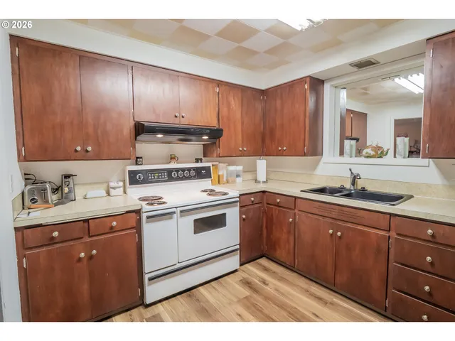 $410,000 | 1000 N Street, Springfield, OR 97477