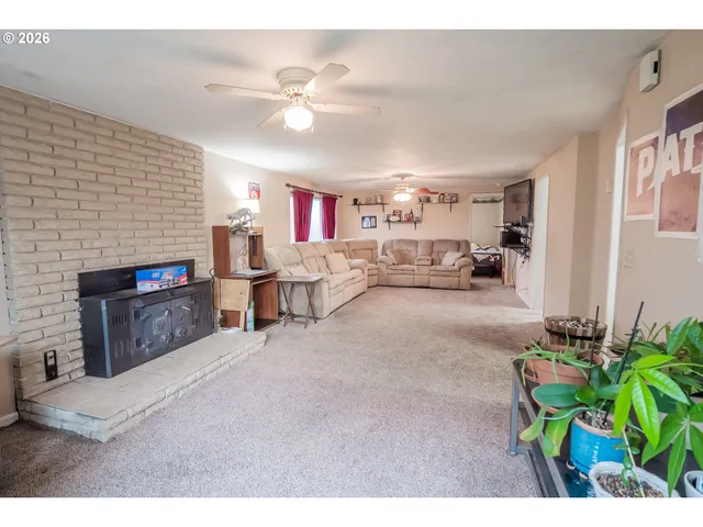 $410,000 | 1000 N Street, Springfield, OR 97477