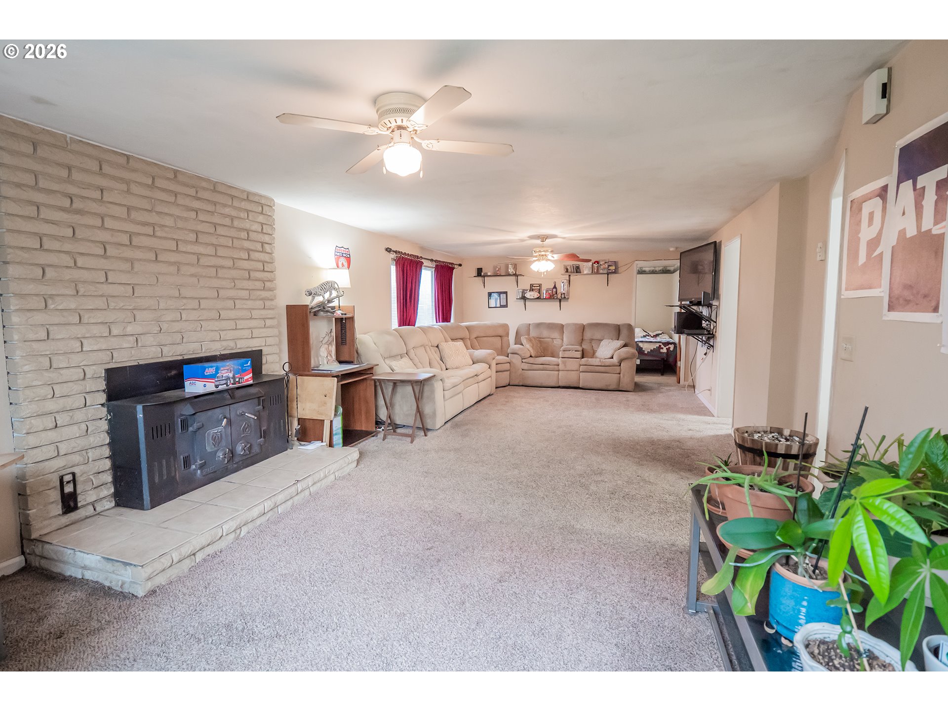 1000 N Street Springfield, OR 97477 - Photo 10 of 32 Living Room/Dining Room