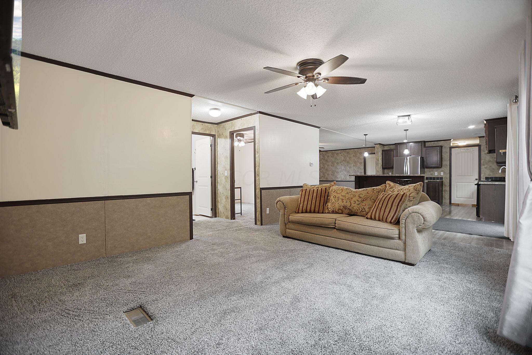 4015 Leffler Road Roseville, OH 43777 - Photo 28 of 93 Living Room