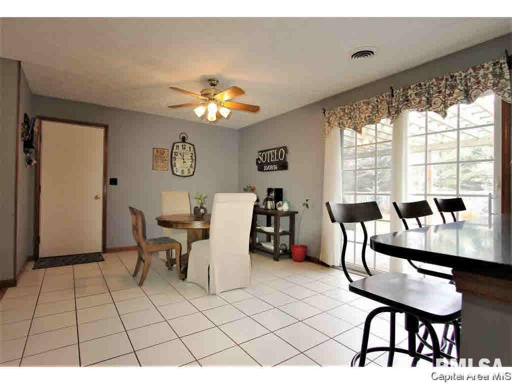 3183 Otter Lane Springfield, IL 62712 - Photo 11 of 26 Gallery Image 11