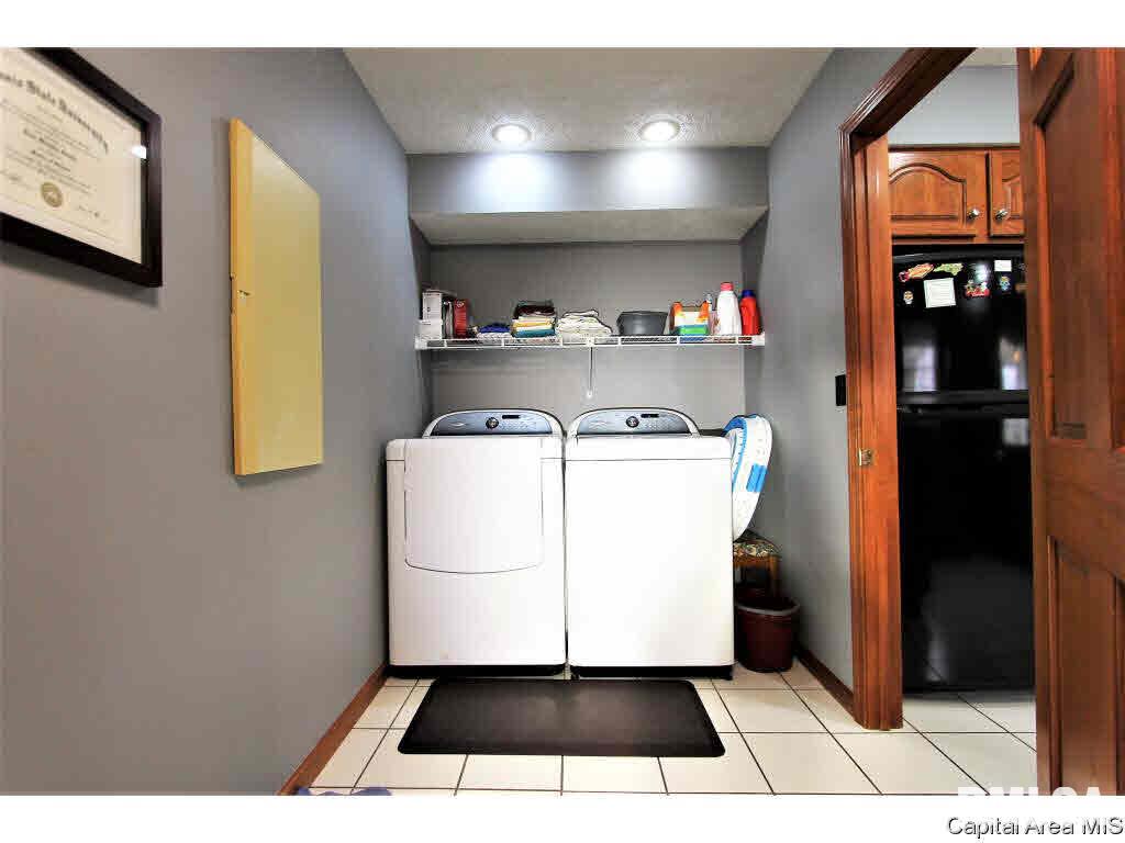 3183 Otter Lane Springfield, IL 62712 - Photo 12 of 26 Gallery Image 12