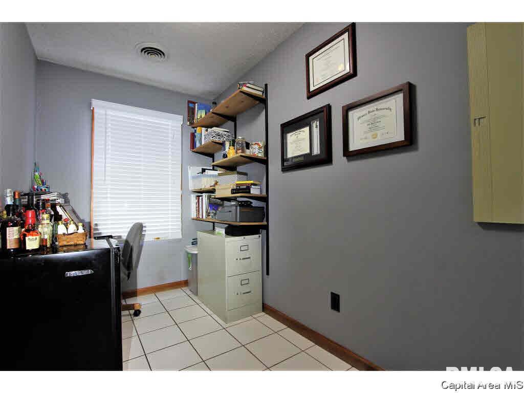 3183 Otter Lane Springfield, IL 62712 - Photo 13 of 26 Gallery Image 13