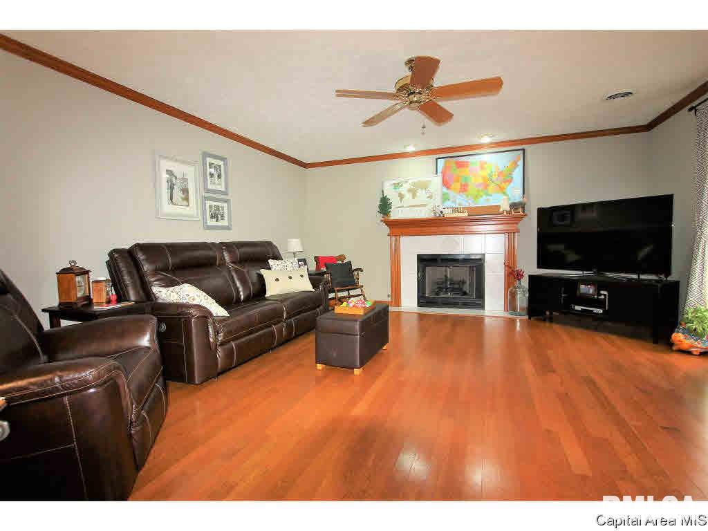 3183 Otter Lane Springfield, IL 62712 - Photo 3 of 26 Gallery Image 3