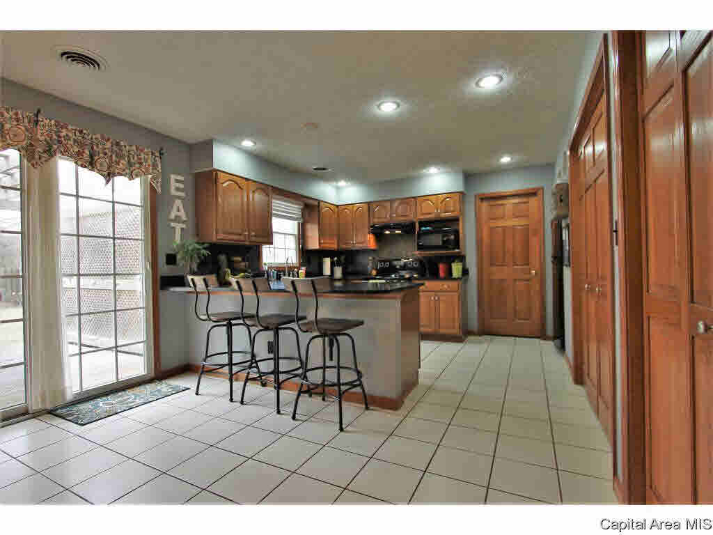 3183 Otter Lane Springfield, IL 62712 - Photo 7 of 26 Gallery Image 7