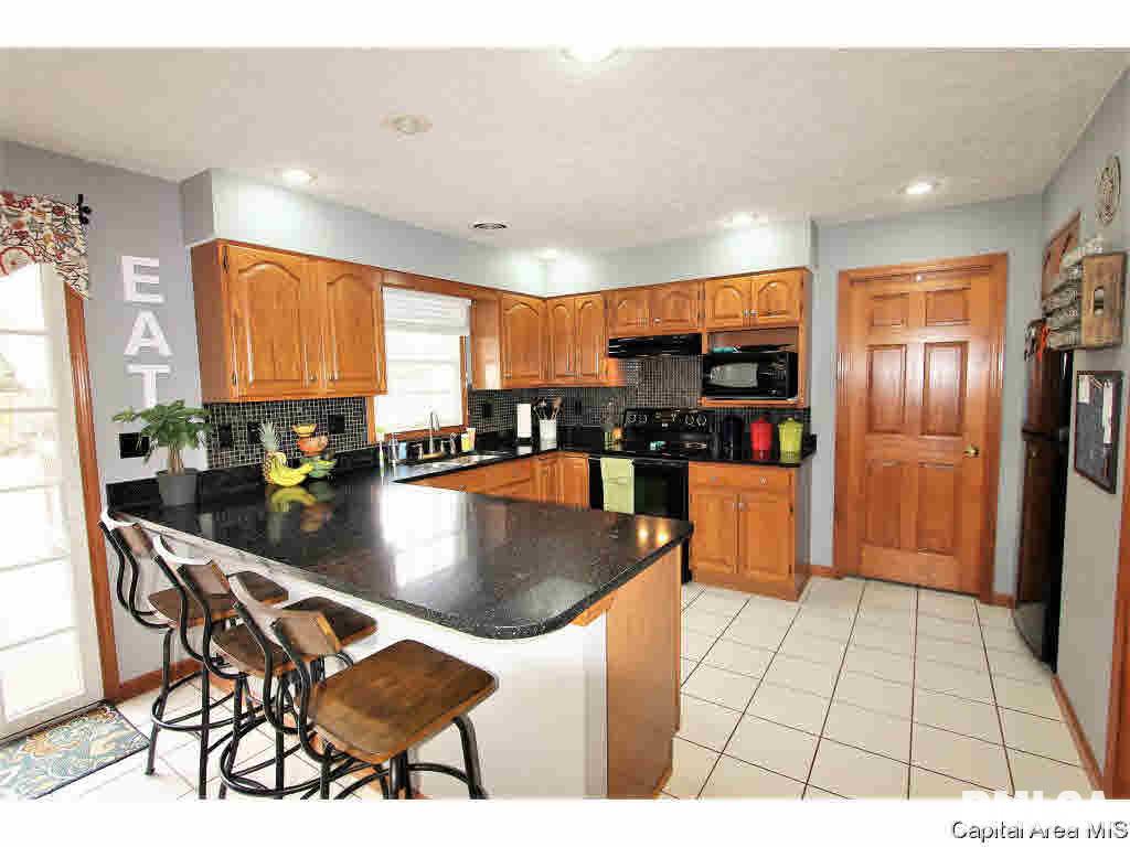 3183 Otter Lane Springfield, IL 62712 - Photo 8 of 26 Gallery Image 8