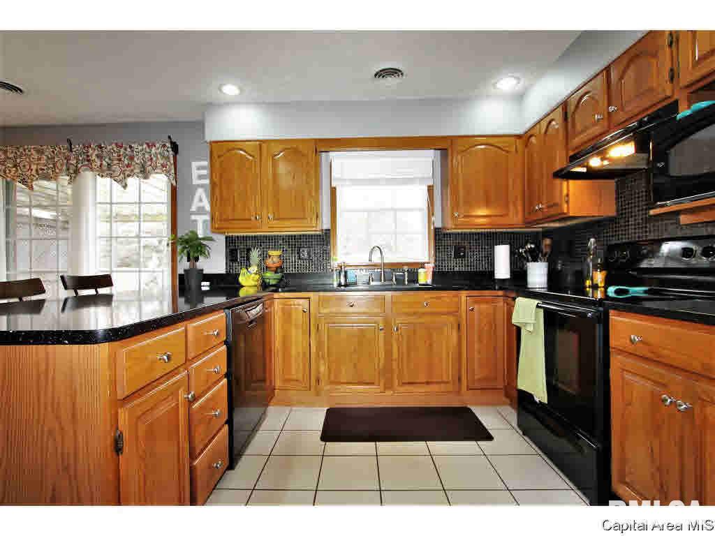 3183 Otter Lane Springfield, IL 62712 - Photo 9 of 26 Gallery Image 9