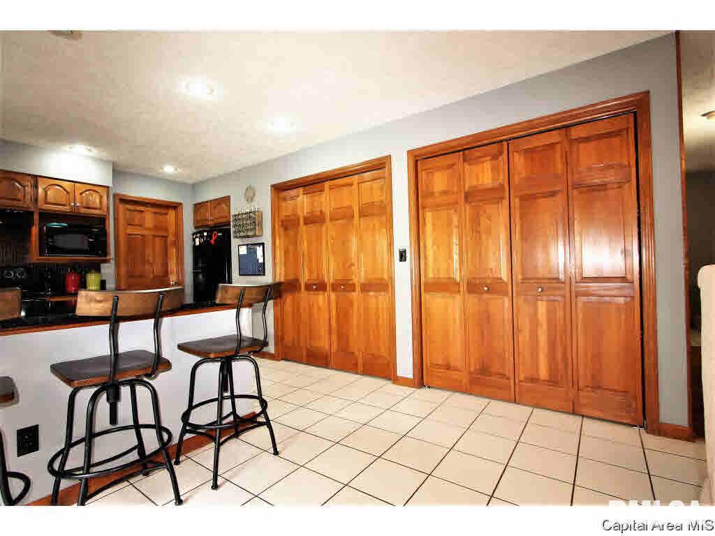 3183 Otter Lane Springfield, IL 62712 - Photo 10 of 26 Gallery Image 10
