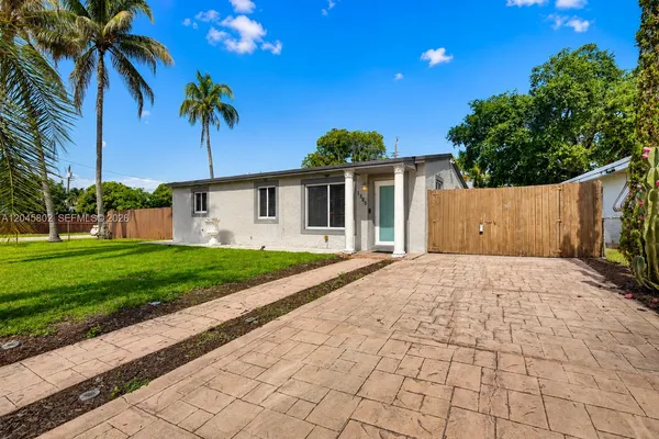 $595,000 | 1300 North 70th Terrace, Hollywood, FL 33024