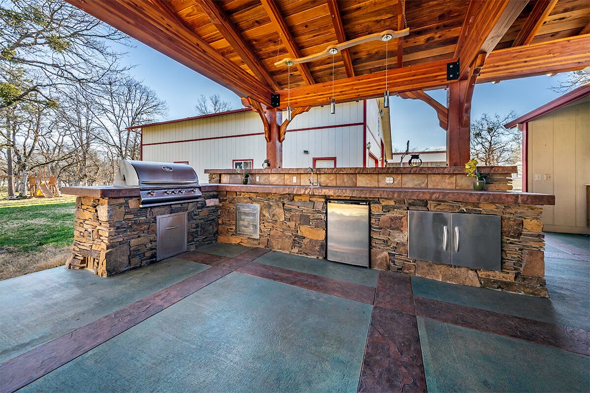 11340 Dennis Road White City, OR 97503 - Photo 7 of 39 Amazing Outdoor Entertainment Opportunities
