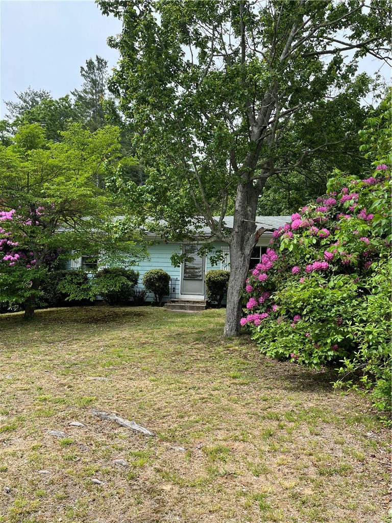 1369 Hope Road Cranston, RI 02831 - Photo 3 of 18