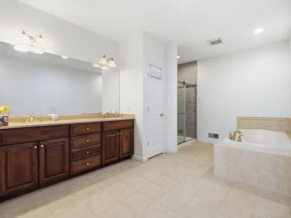 $699,000 | 7 Tideswell Lane, Unit 7, Worcester, MA 01609