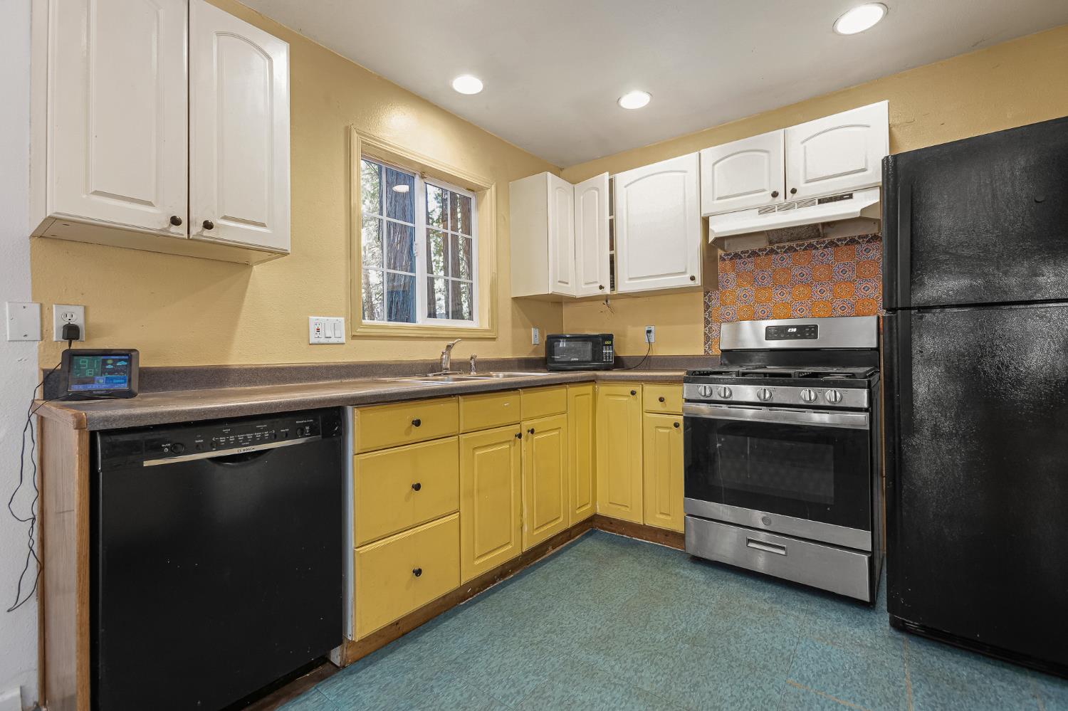 6148 Red Robin Road Placerville, CA 95667 - Photo 7 of 34