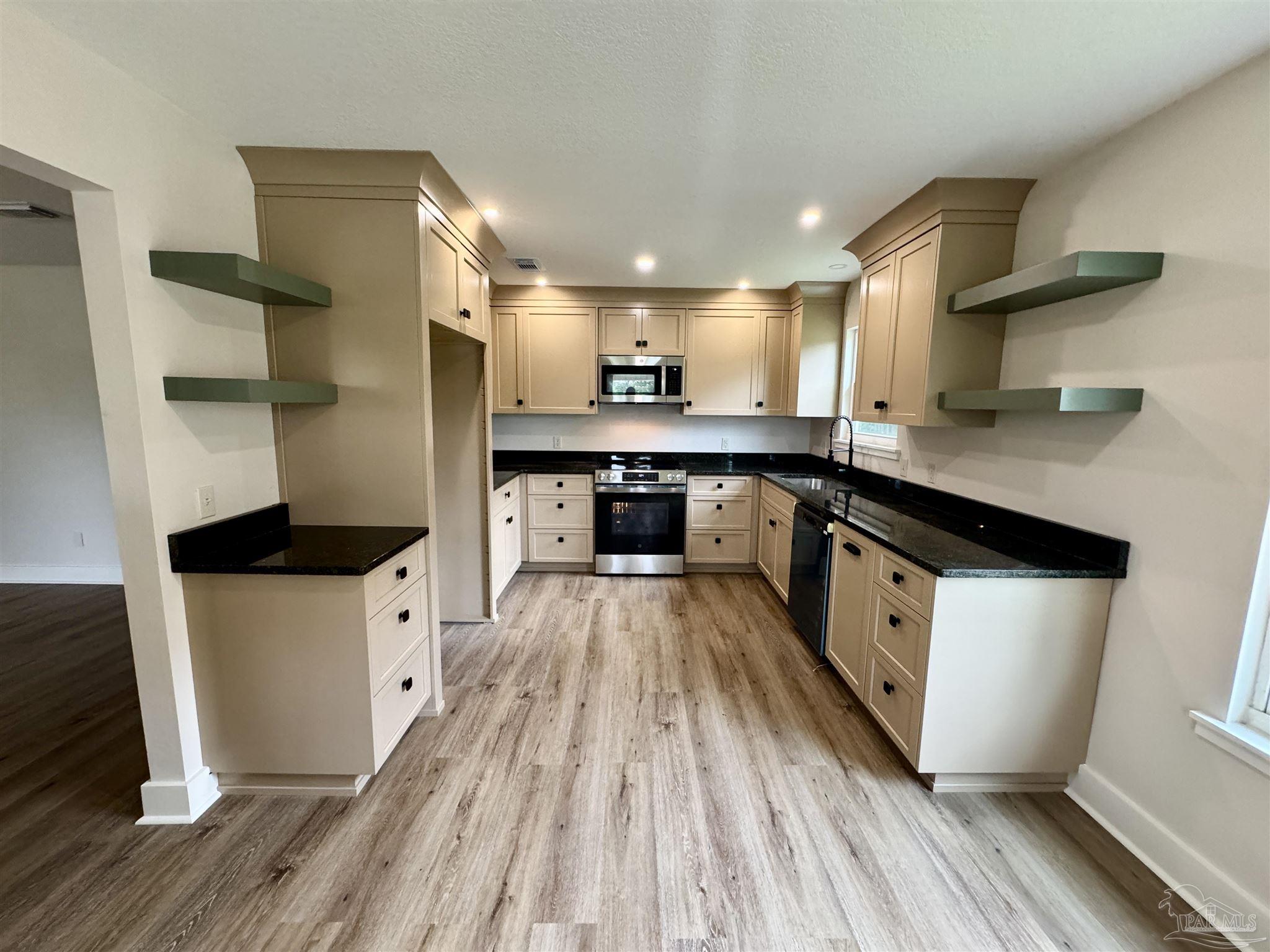 424 Front Street Century, FL 32535 - Photo 14 of 48