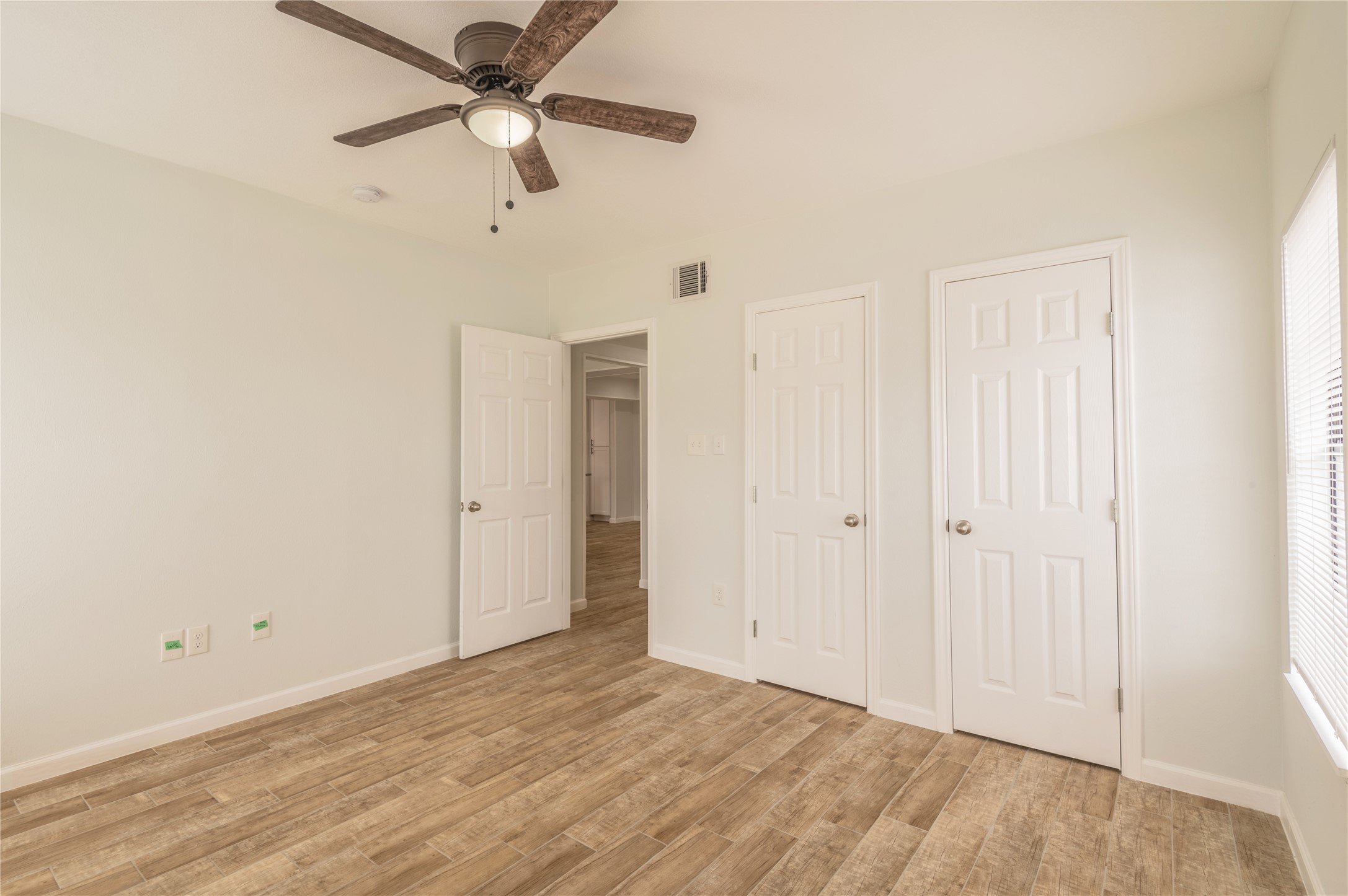 2319 Rosewood Street, Unit A Houston, TX 77004 - Photo 9 of 15 a view of a livingroom with a ceiling fan & a ceiling fan