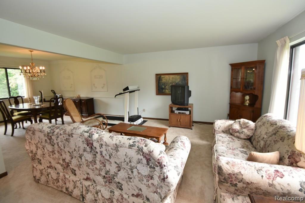 2284 West Avon Road Rochester Hills, MI 48309 - Photo 12 of 53
