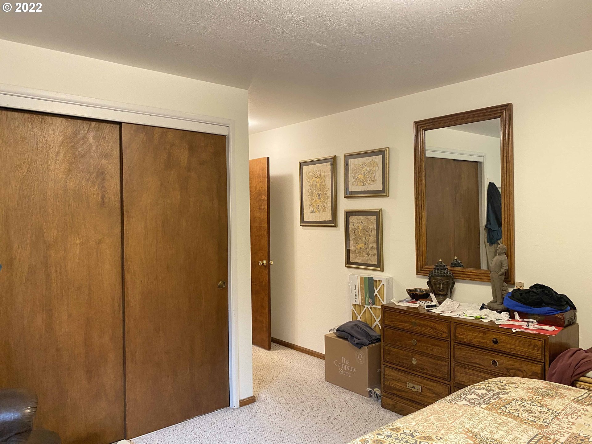 2222 11th Street Florence, OR 97439 - Photo 19 of 32 a living room with furniture