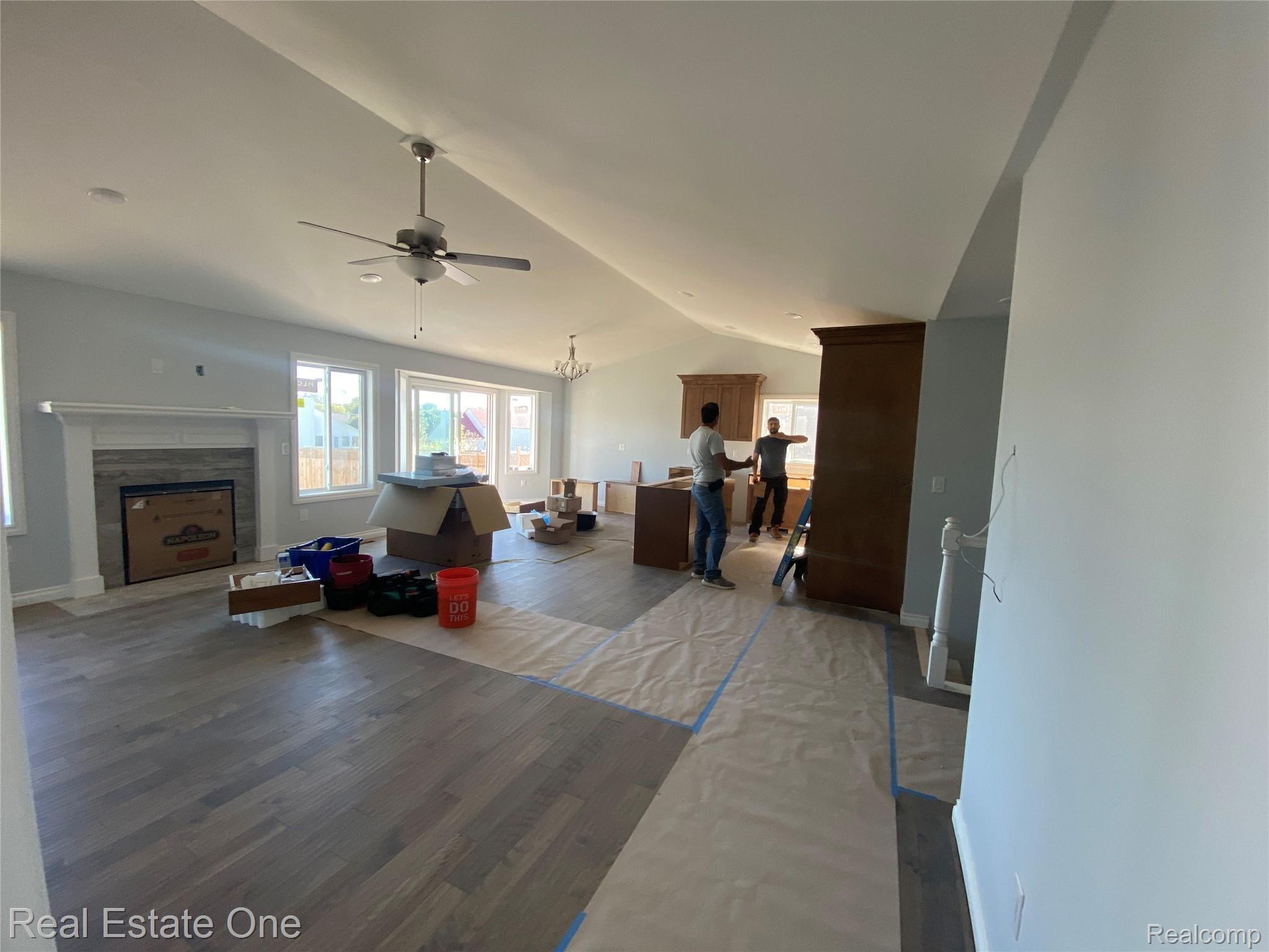 607 6th Street Fenton, MI 48430 - Photo 6 of 20 MORE OF THE OPEN AREA SHOWS GAS FIREPLACE W/TILE SURROUND & MANTEL, CEILING FAN & BAY SLIDER TO YARD IN BREAKFAST NOOK*