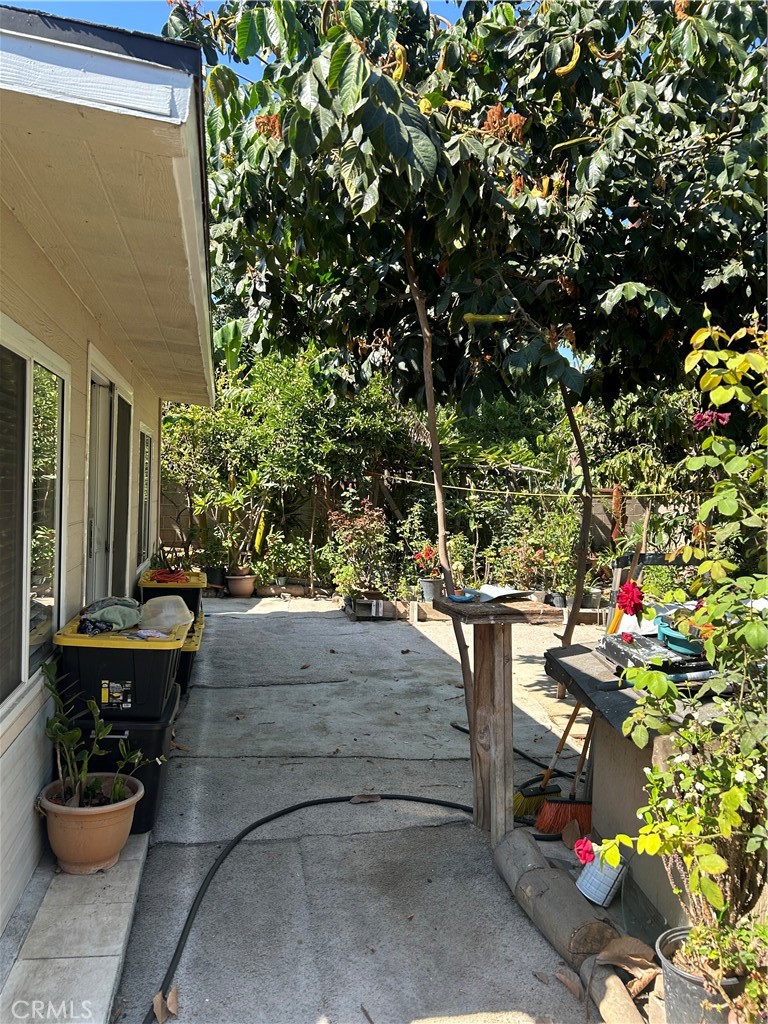 6720 Sherman Way Bell, CA 90201 - Photo 14 of 15 a outdoor view with a sitting space