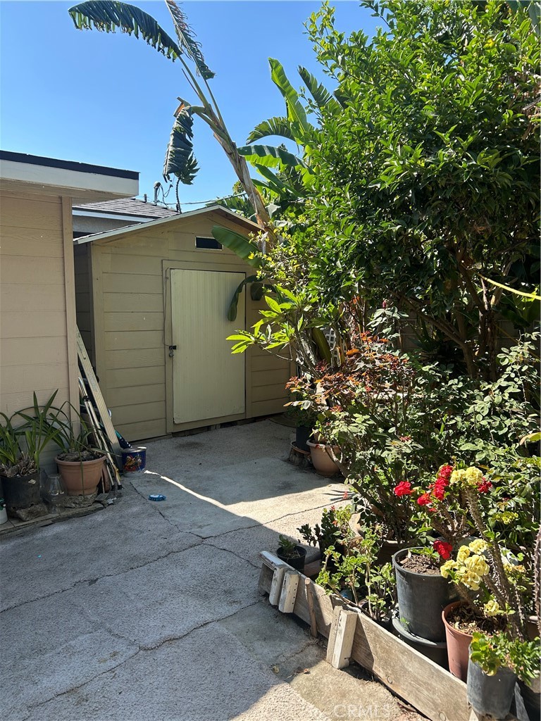 6720 Sherman Way Bell, CA 90201 - Photo 15 of 15 a view of a garage