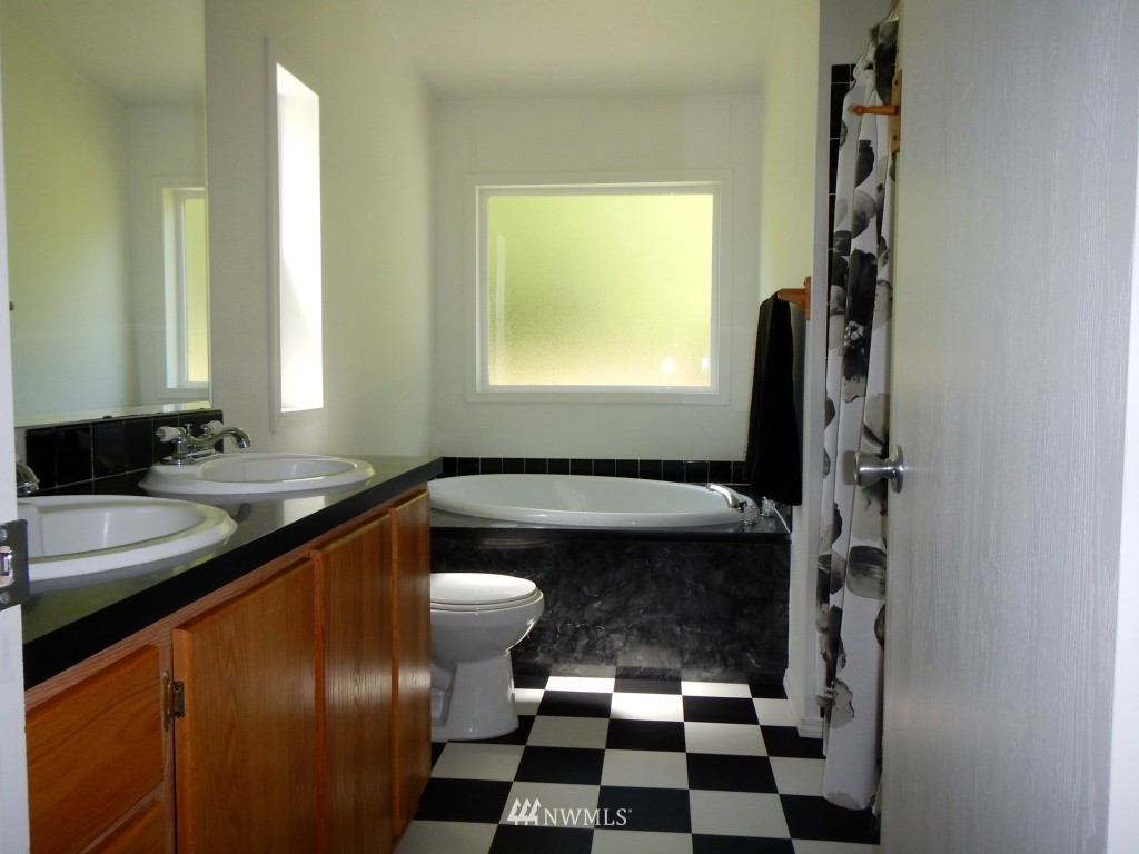 18801 Hilt Street Southwest Rochester, WA 98579 - Photo 14 of 23