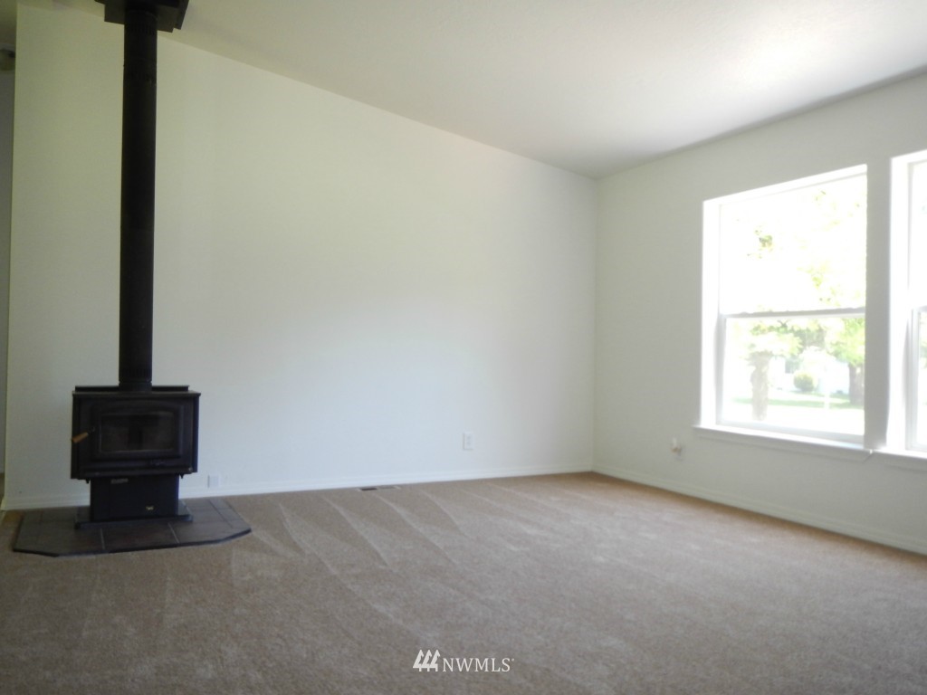 18801 Hilt Street Southwest Rochester, WA 98579 - Photo 6 of 23