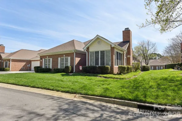 $525,000 | 10816 Willow Crossing Drive, Charlotte, NC 28210