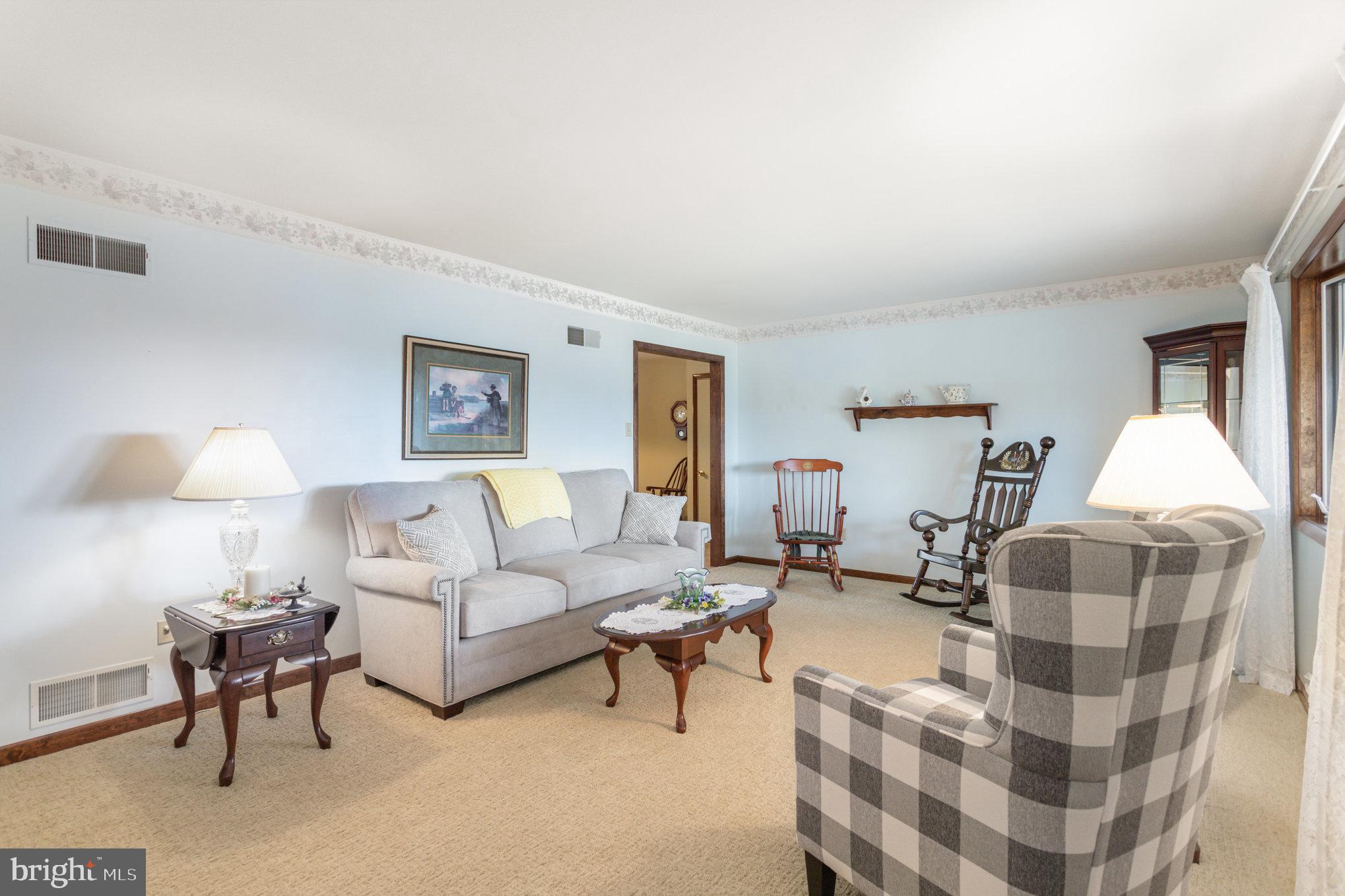 29 Robin Circle Halifax, PA 17032 - Photo 7 of 35 a living room with furniture and a lamp
