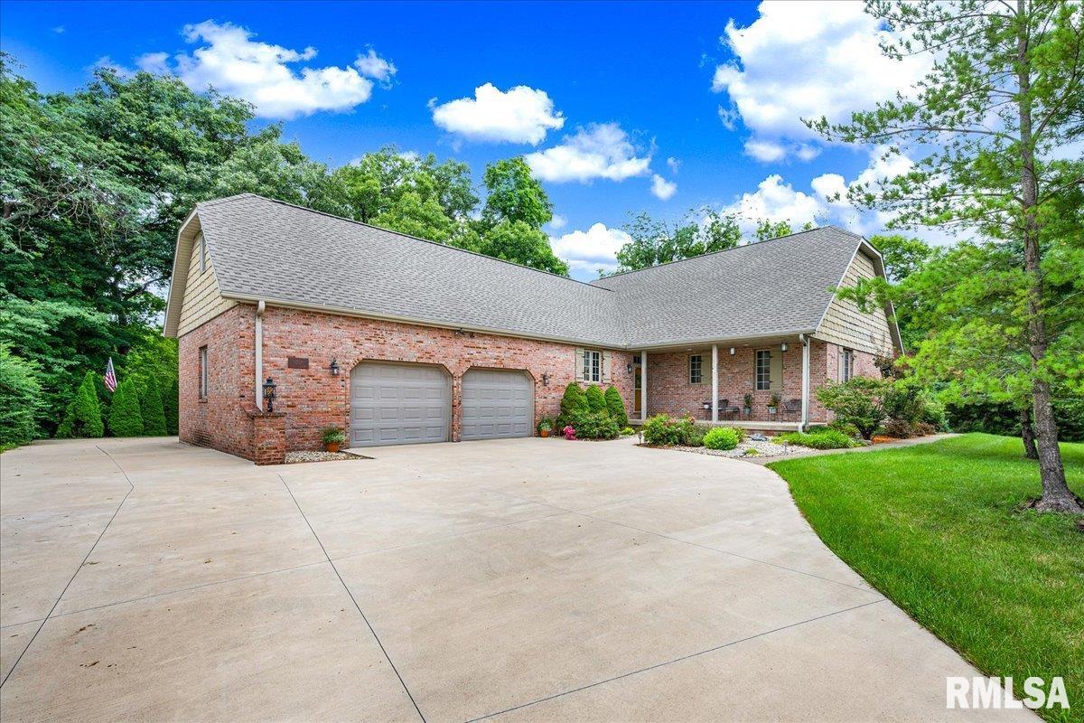 1729 Oak Ridge Washington, IL 61571 - Photo 1 of 62 Gallery Image 1